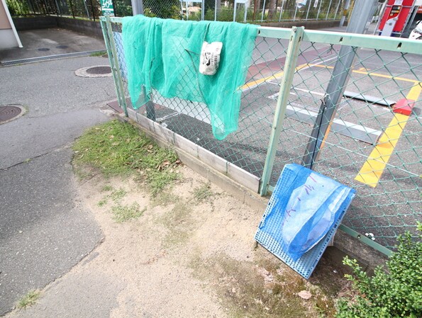 伊丹マンションＡ棟の物件外観写真